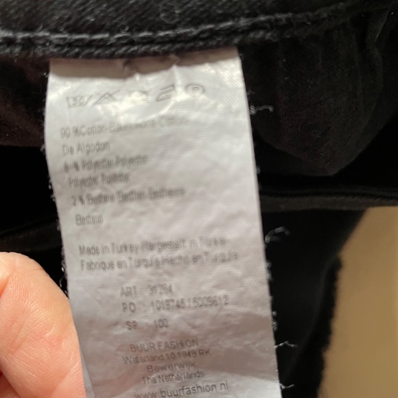 Black jean skirt, stretch fabric, size 4 - Picture 9 of 9